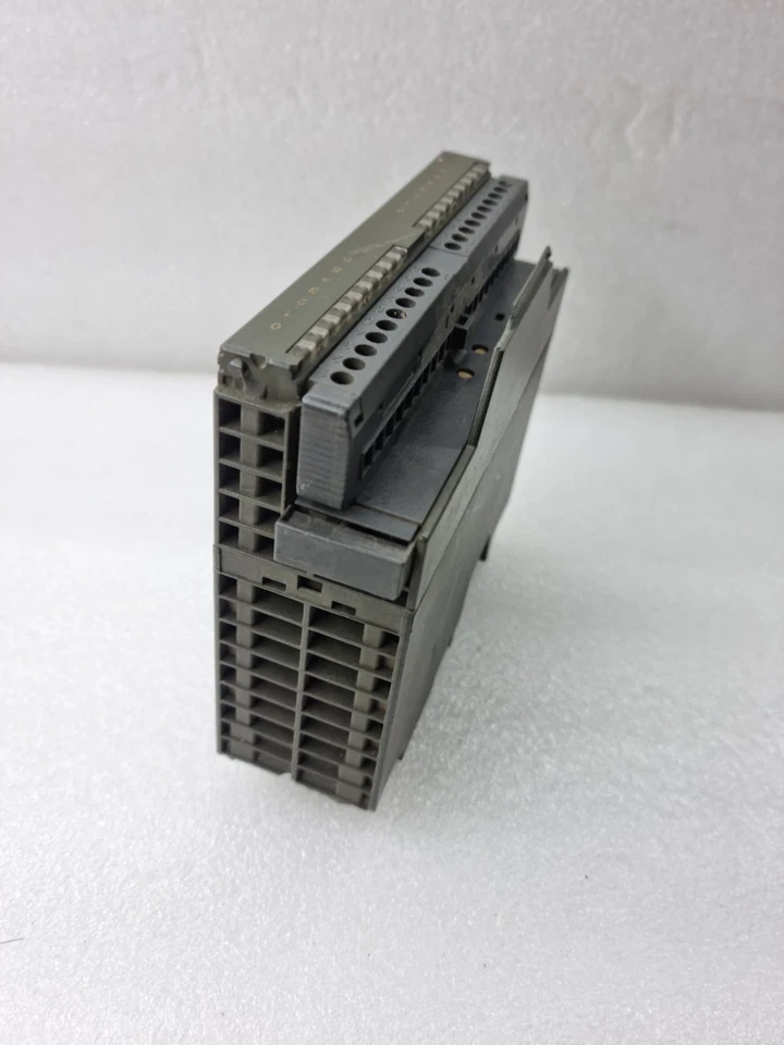 SIEMENS 6ES7 322-1BH01-0AA0 SIMATIC S7 MODULE 6ES73221BH010AA0 (COVER MISSING)